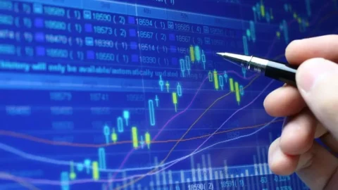 17 August 2026 Stock Market Updates: शेयर बाजार में हफ्ते की शुरुआत गिरावट के साथ, सेंसेक्स 288 अंक लुढ़का, निफ्टी भी लाल निशान पर