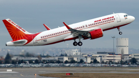 Air India turbulence: एयर इंडिया की फ्लाइट में जबरदस्त टर्बुलेंस, हवा में तेज झटके लगे कई यात्री घायल