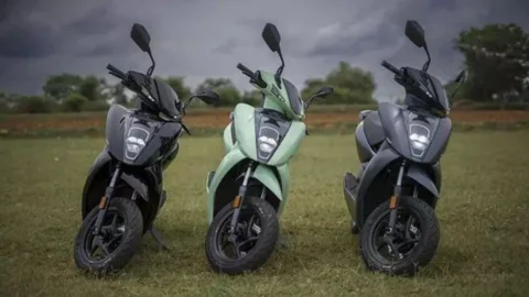 Best Electric Scooters Under 1.5 Lakh: 1.5 लाख से सस्ते 5 भरोसेमंद इलेक्ट्रिक स्कूटर, किसी की रेंज 165 किमी तो किसी में 34 लीटर बूट