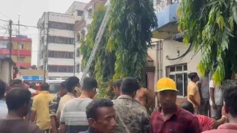 Birbhum News: बीरभूम के तारापीठ होटल में भीषण आग, पांच लोग जिंदा जले, मृतक संख्या बढ़ने का खतरा