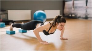 Breast Fat Reduction Exercises: ब्रेस्ट के आसपास जमा चर्बी से हैं परेशान? तेजी से टोंड फिगर पाने के लिए रोजाना करें ये 5 एक्सरसाइज
