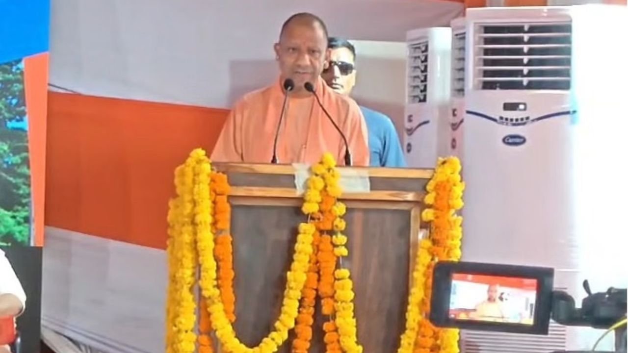 CM Yogi: नेपालगंज रोड-वाराणसी ट्रेन सेवा शुरू, योगी आदित्यनाथ ने बहराइच से दिखाई झंडी