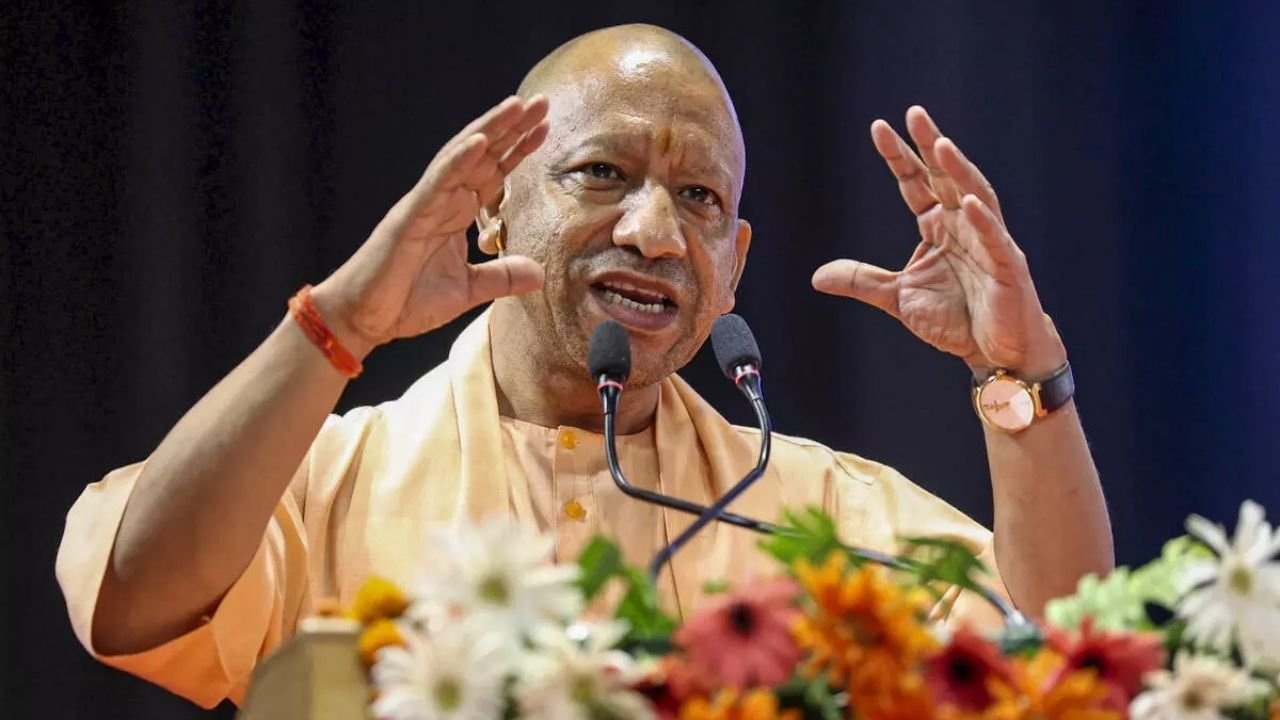 CM Yogi : सीएम योगी का देवरिया में बड़ा ऐलान, 2 करोड़ युवाओं को टैबलेट और 1 लाख नौकरियां