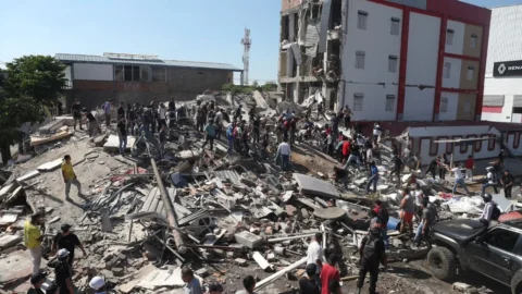 Colombia earthquake: कोलंबिया में भीषण भूकंप से कम से कम 111 लोगों की मौत, राष्ट्रपति ने आपातकाल घोषित किया