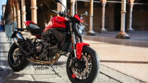 नई Ducati Monster 2026 भारत में लॉन्च, 890cc V2 इंजन और 111hp पावर के साथ कीमत 13.99 लाख से