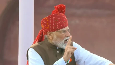 Free AI Online Coaching Scheme: पीएम मोदी का युवाओं को बड़ा तोहफा, एक साल में एक करोड़ को AI ट्रेनिंग और फ्री कोचिंग