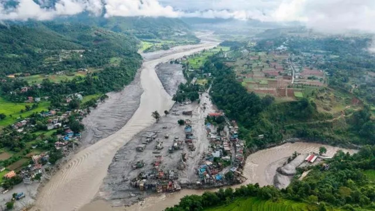 Himalayan Rivers Floods: बरसात में हिमालयी नदियां क्यों बन जाती हैं विनाशकारी? जानिए मॉनसून में तबाही के वैज्ञानिक कारण, भौगोलिक संरचना और इंसानी दखल का पूरा सच