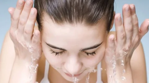 Homemade Facewash: किचन की चीजों से बनाएं होममेड फेस वॉश, चेहरे पर आएगा नैचुरल निखार