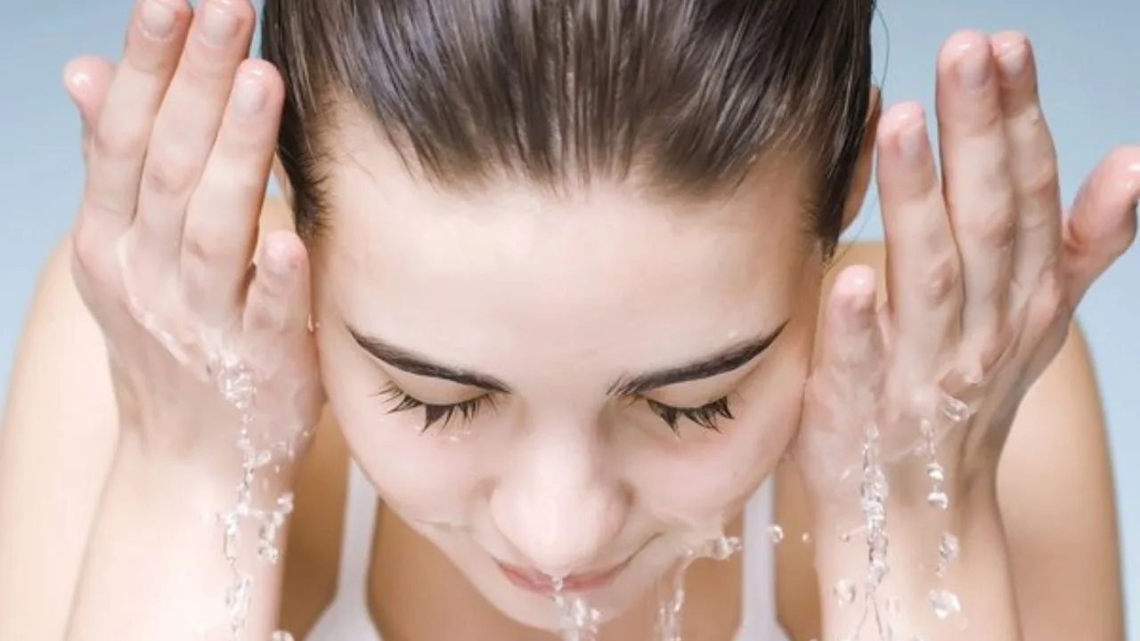 Homemade Facewash: किचन की चीजों से बनाएं होममेड फेस वॉश, चेहरे पर आएगा नैचुरल निखार