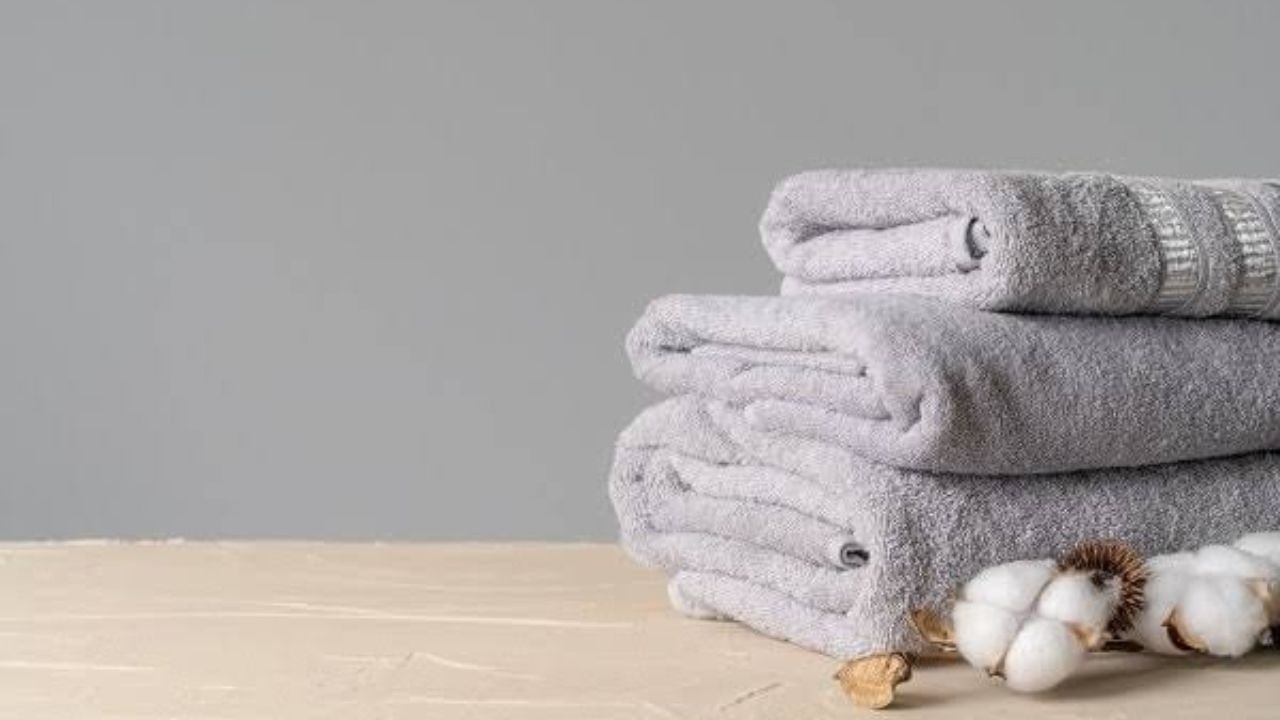 How to Keep Towels Soft and Fluffy: होटल जैसे मुलायम और फूले-फूले तौलिए घर पर कैसे रखें, जानें आसान तरीके