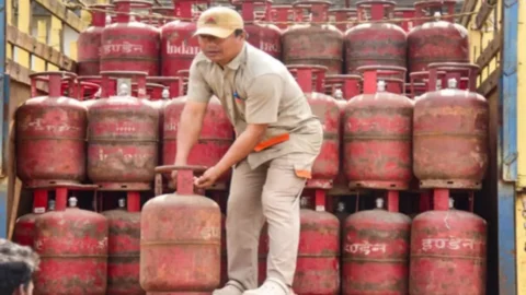 LPG e-KYC Deadline: LPG गैस कनेक्शन नहीं होगा बंद, ई-केवाईसी की डेडलाइन बढ़ी, जानें नई तारीख