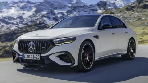 Mercedes-AMG E53 Hybrid भारत पहुंची, 585 हॉर्सपावर पावर और 100 किलोमीटर से ज्यादा ईवी रेंज