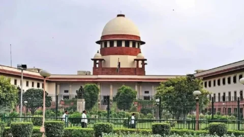 NEET Supreme Court Latest News: सुप्रीम कोर्ट में केंद्र का दावा, सवाल बनाने वालों को भी नहीं पता कौन सा प्रश्न आएगा