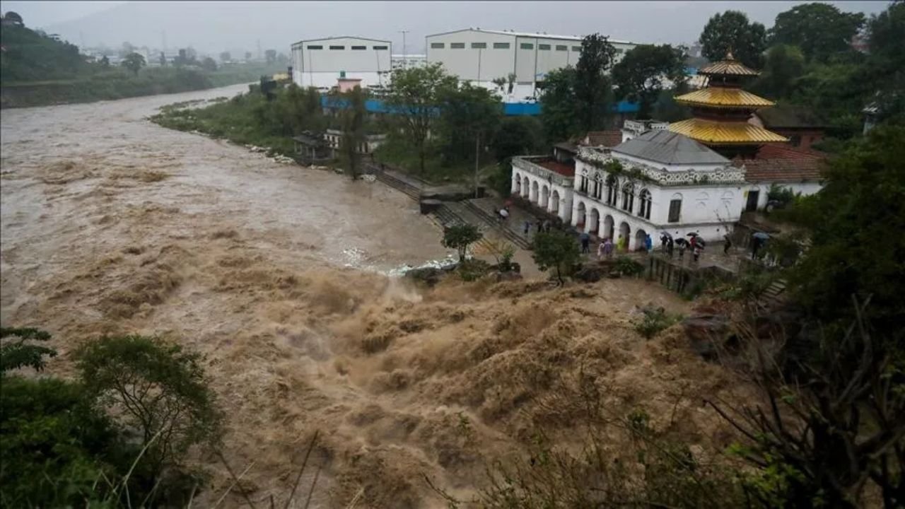 Nepal Flood: नेपाल बाढ़ में 8 की मौत, 105 भारतीय समेत 300 से ज्यादा पर्यटक लापता, 15 हेलीकॉप्टर से रेस्क्यू