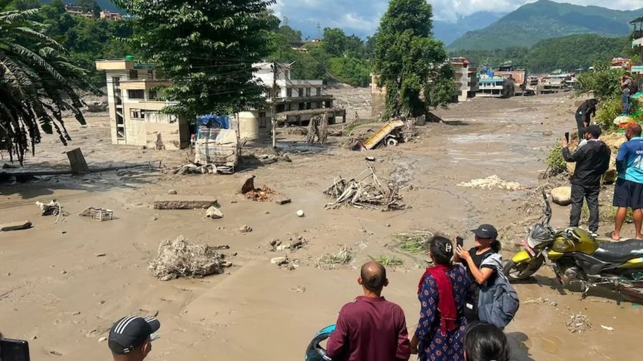 Nepal Floods: नेपाल बाढ़ में 734 शव बरामद, 2498 लोग अभी भी लापता, भोटे कोशी में फिर बढ़ा बहाव