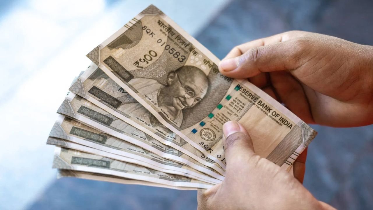 PM Suraksha Bima Yojana: प्रधानमंत्री सुरक्षा बीमा योजना में 20 रुपये में मिलता है 2 लाख का कवर, जानें पूरी डिटेल