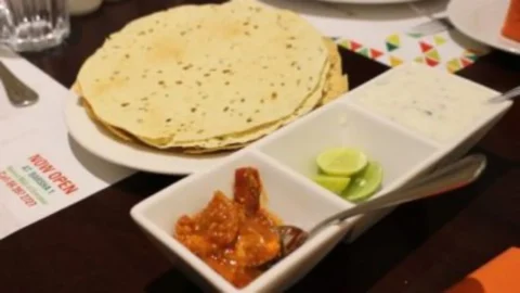 Pickles and Papad Diabetes Risk: अचार से पापड़ तक, ब्लड शुगर पर इनका असर क्या है, जानें सच्चाई
