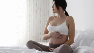 Pregnancy Month Wise Mantra: शुक्र से लेकर चंद्र तक, जानें प्रेगनेंसी के किस महीने में कौन सा मंत्र जपना होता है फलदायी?
