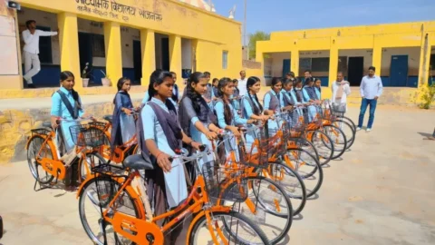 Rajasthan Girls Schemes: मुफ्त साइकिल, 70 हजार रुपये स्कूटी सहायता और मां वाउचर से बेटियों की शिक्षा व मातृ स्वास्थ्य को मिल रही नई ताकत