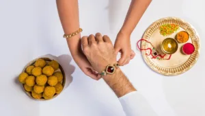 Raksha Bandhan History: जानिए सबसे पहले किसने किसे बांधी थी राखी, क्या है इस पावन पर्व का पौराणिक इतिहास