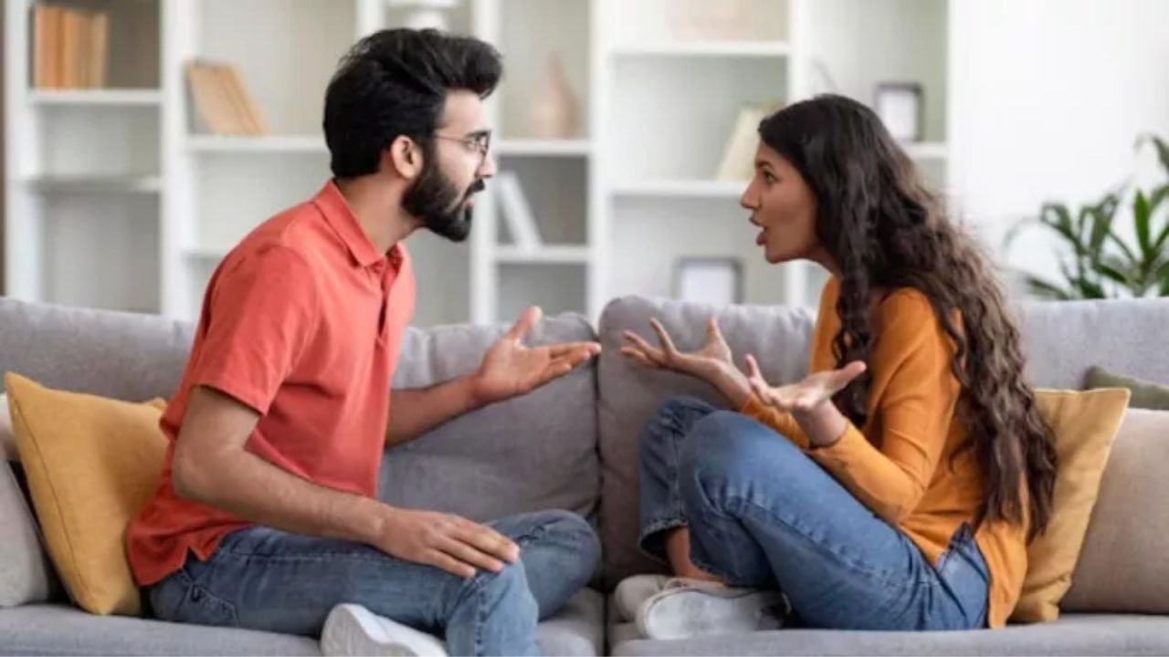 Relationship Tips: रिश्ते में इन 5 बातों का हिसाब रखना तुरंत करें बंद, वरना बढ़ सकती हैं दूरियां और कड़वाहट