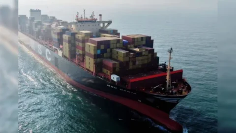 Ship Hijacked Somalia Coast: सोमालिया तट पर जहाज हाईजैक, 6 भारतीयों समेत 10 सदस्यीय क्रू बंधक