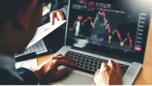 Stock Market Live: सेंसेक्स सपाट, निफ्टी 24,150 के आसपास; हिंदुस्तान कॉपर शेयर 7 फीसदी टूटा
