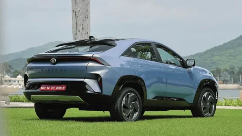 Tata Curvv EV: टाटा कर्व ईवी की 3 खासियतें जो इसे बेस्ट फैमिली इलेक्ट्रिक कार बनाती हैं