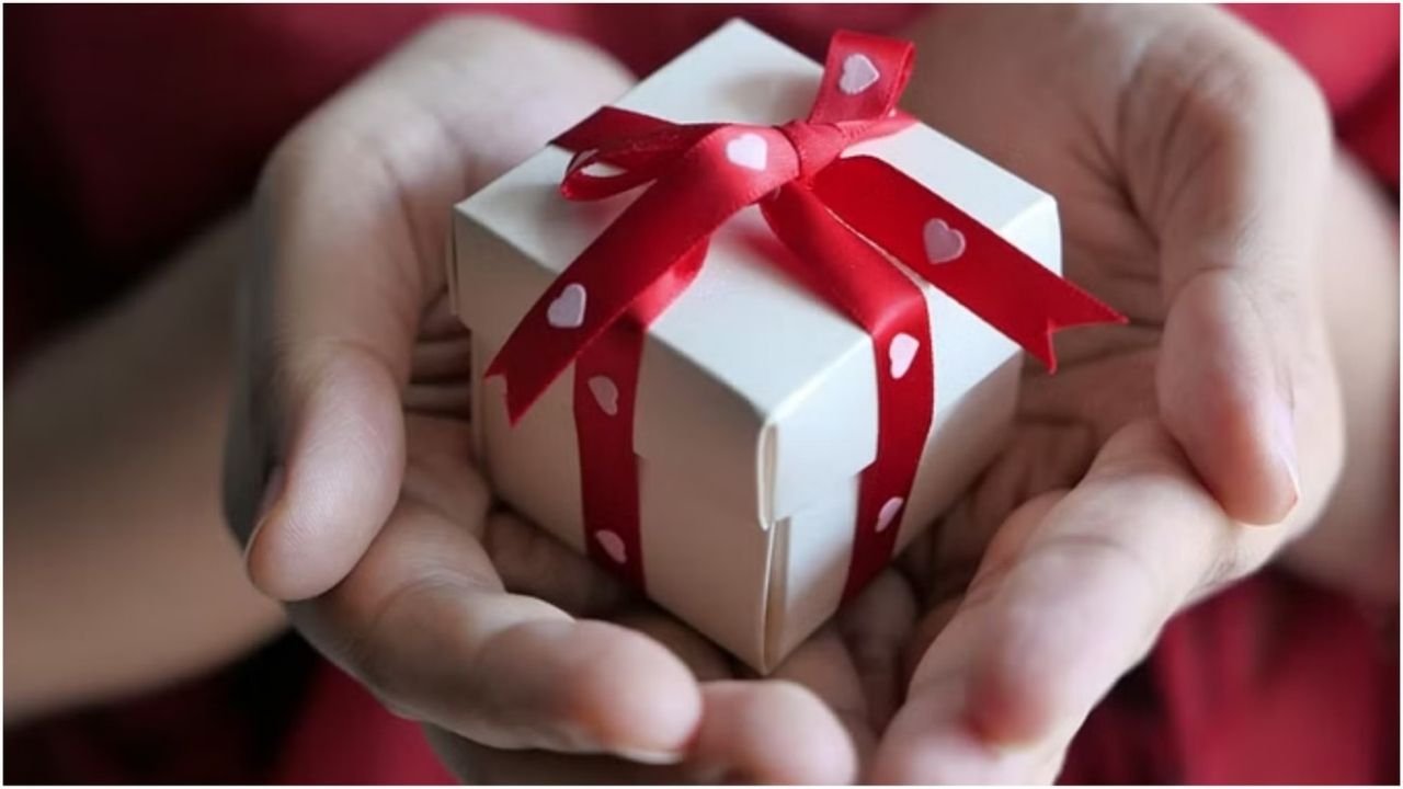 Teacher’s Day Gift Ideas: महंगे गिफ्ट की जरूरत नहीं! ₹150 के बजट में ये 4 प्यारे तोहफे जीत लेंगे गुरुजी का दिल