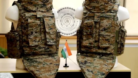 UP Bulletproof Jacket Allocation: यूपी में 30 दिग्गजों को बुलेटप्रूफ जैकेट का आवंटन, पूर्व सांसदों से लेकर शंकराचार्य तक शामिल