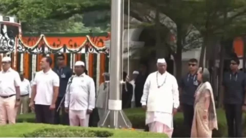Vande Mataram Controversy: सोनिया गांधी और राहुल गांधी के खिलाफ पुलिस में शिकायत, डीसीपी ने कहा- जांच जारी