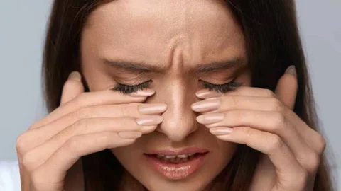 Waterproof Mascara Side Effects: वॉटरप्रूफ मस्कारा का रोजाना इस्तेमाल बिगाड़ सकता है आंखों की सेहत, जानें बचाव के तरीके