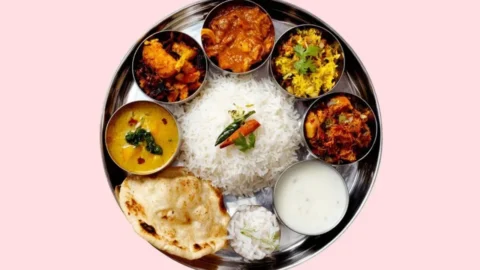 Women Nutrition Diet: सिर्फ रोटी-सब्जी नहीं, महिलाओं की थाली में जरूर शामिल होनी चाहिए ये पोषक चीजें