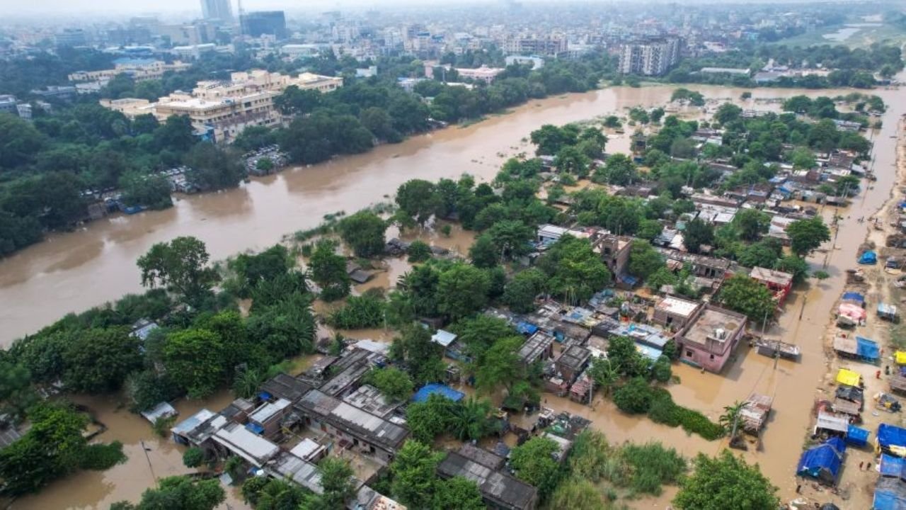 Bihar Flood: पटना में गंगा ने तोड़ा 10 साल का रिकॉर्ड, 11 जिलों में 16.84 लाख लोग प्रभावित, जानें हर जिले का हाल