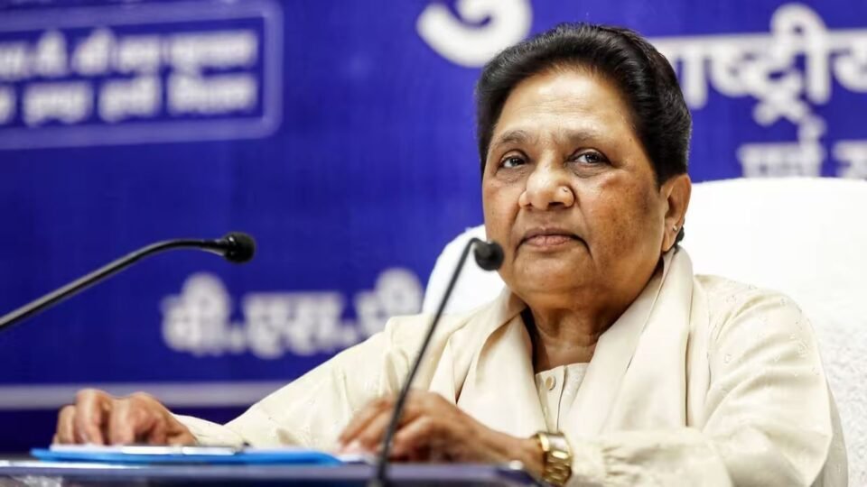 Mayawati News: मायावती ने BSP संगठन को 3 सेक्टर में बांटा, यूपी-उत्तराखंड की कमान अपने पास