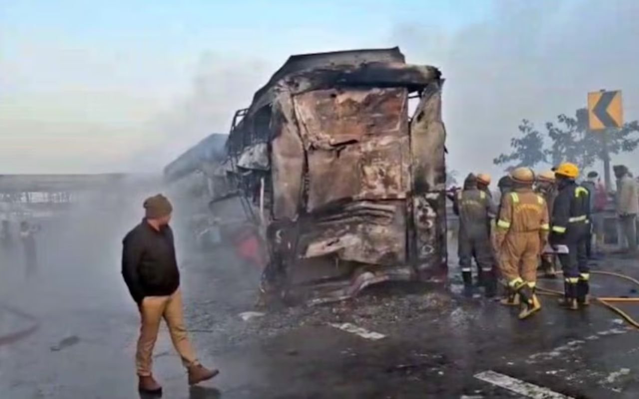 Noida Bus Fire Video