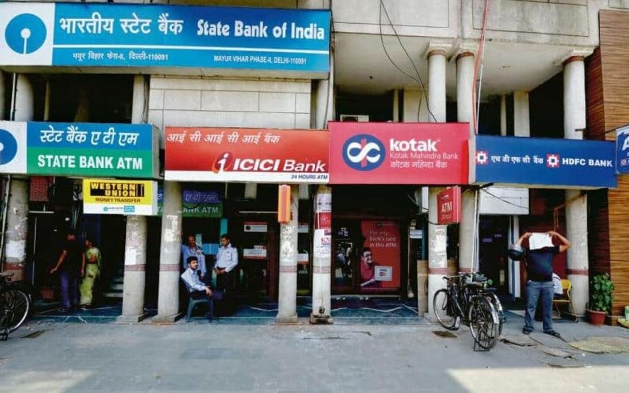 Sat Bank Holiday: सरकारी बैंकों में हर शनिवार अवकाश, राजपत्र अधिसूचना तत्काल लागू, एसबीआई भी शामिल
