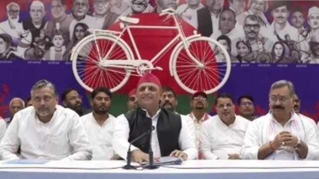 UP MLC Chunav: सपा ने ऐन वक्त पर बदले दो उम्मीदवार, आकाश अग्रवाल और संजयन त्रिपाठी को पार्टी में शामिल कर दिया टिकट