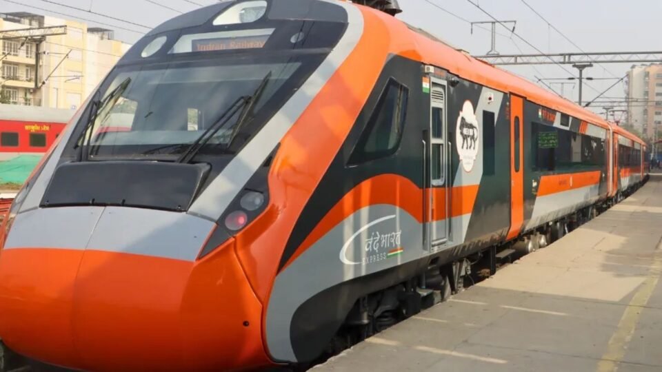UP News: नवंबर में चलेगी वाराणसी-दिल्ली वंदे भारत स्लीपर